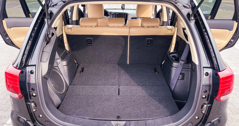 Mitsubishi Outlander cena 104550 przebieg: 54000, rok produkcji 2017 z Poznań małe 301